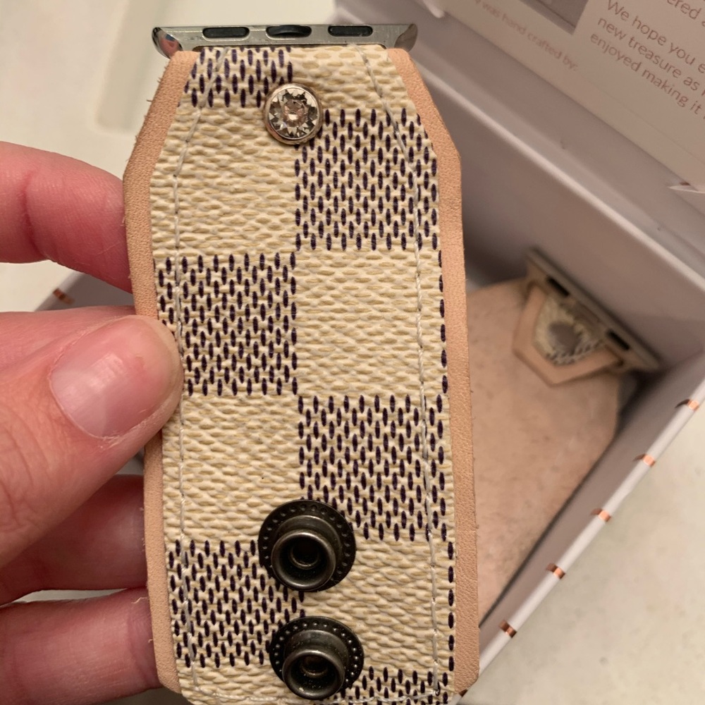 Louis Vuitton Damier Azur Apple Watch Bow Band - Picture 4 of 8